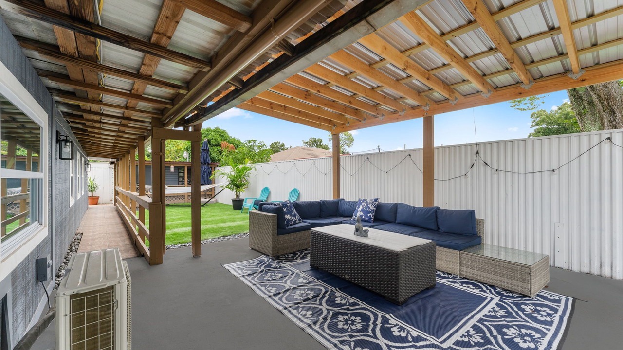 Photo of Patio Balcony in Pinecrest West Park