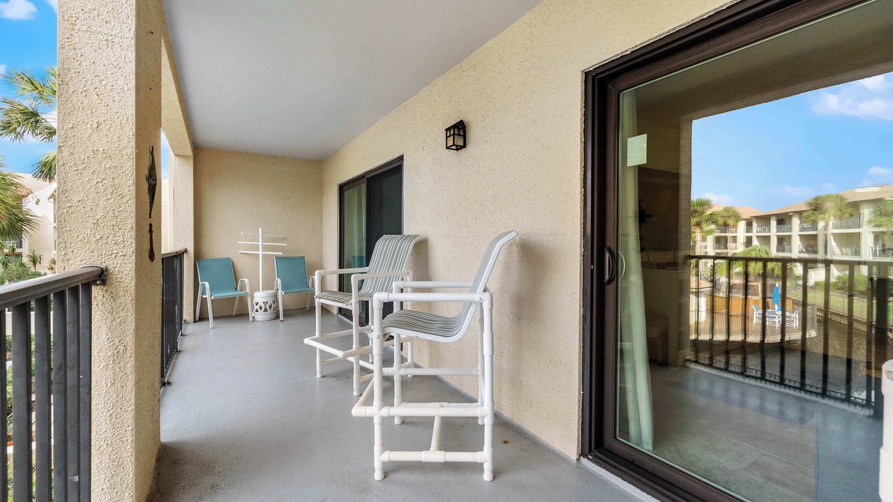 Photo of Patio Balcony in Surfcrest Village