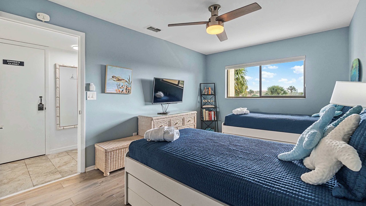 Photo of Bedroom in Surfcrest Village