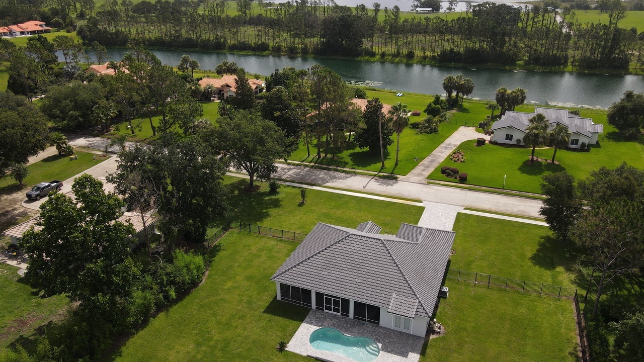 Photo of Outdoor in Groveland