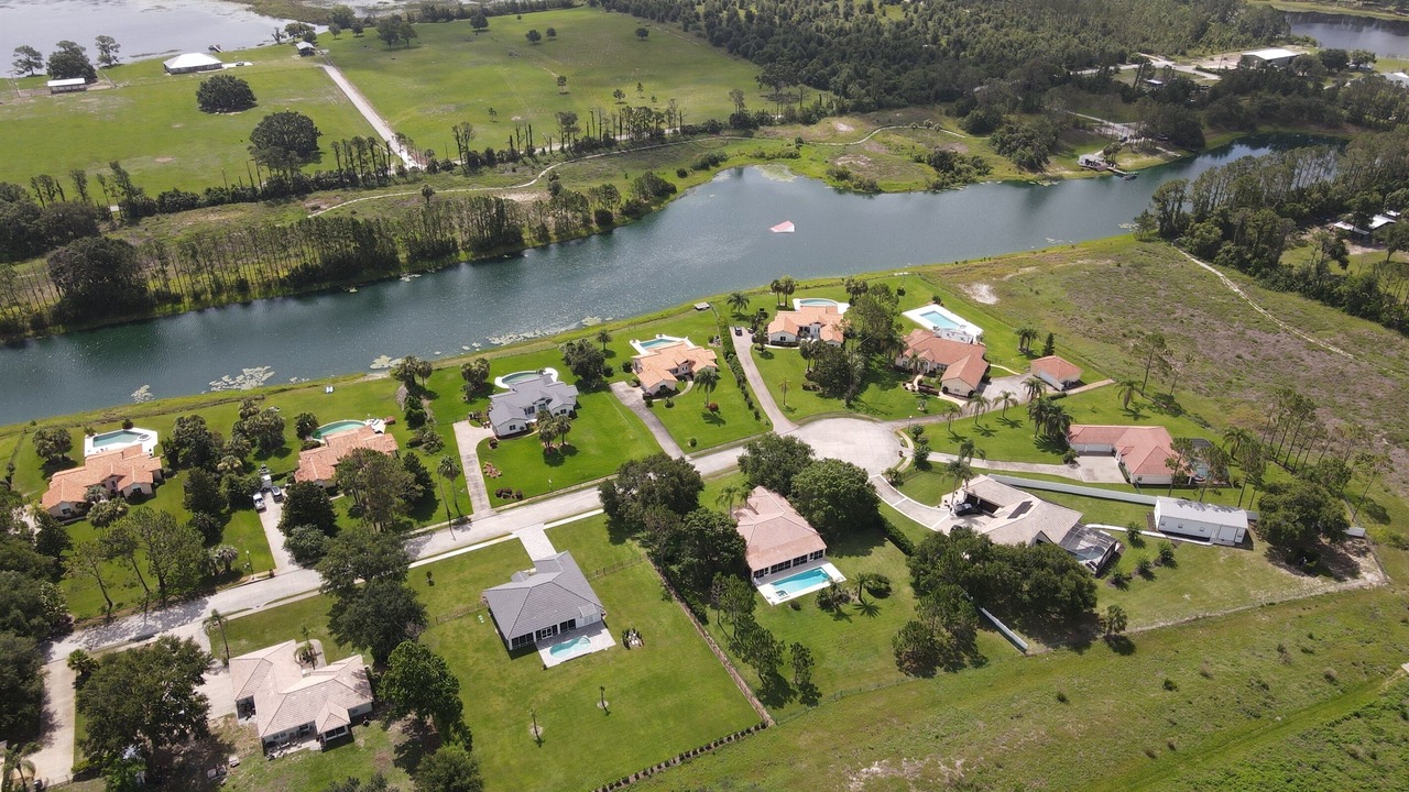 Photo of Outdoor in Groveland