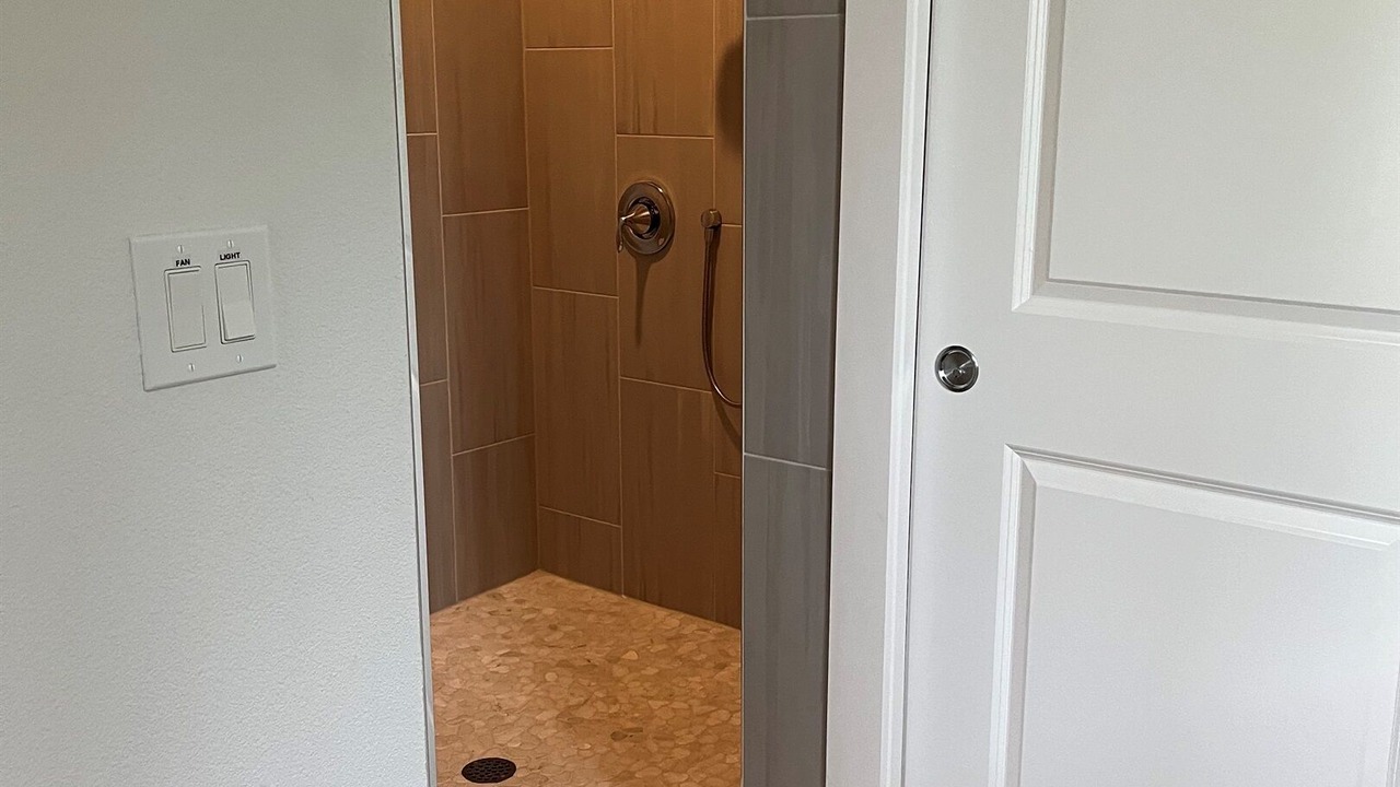 Photo of Bathroom in Groveland