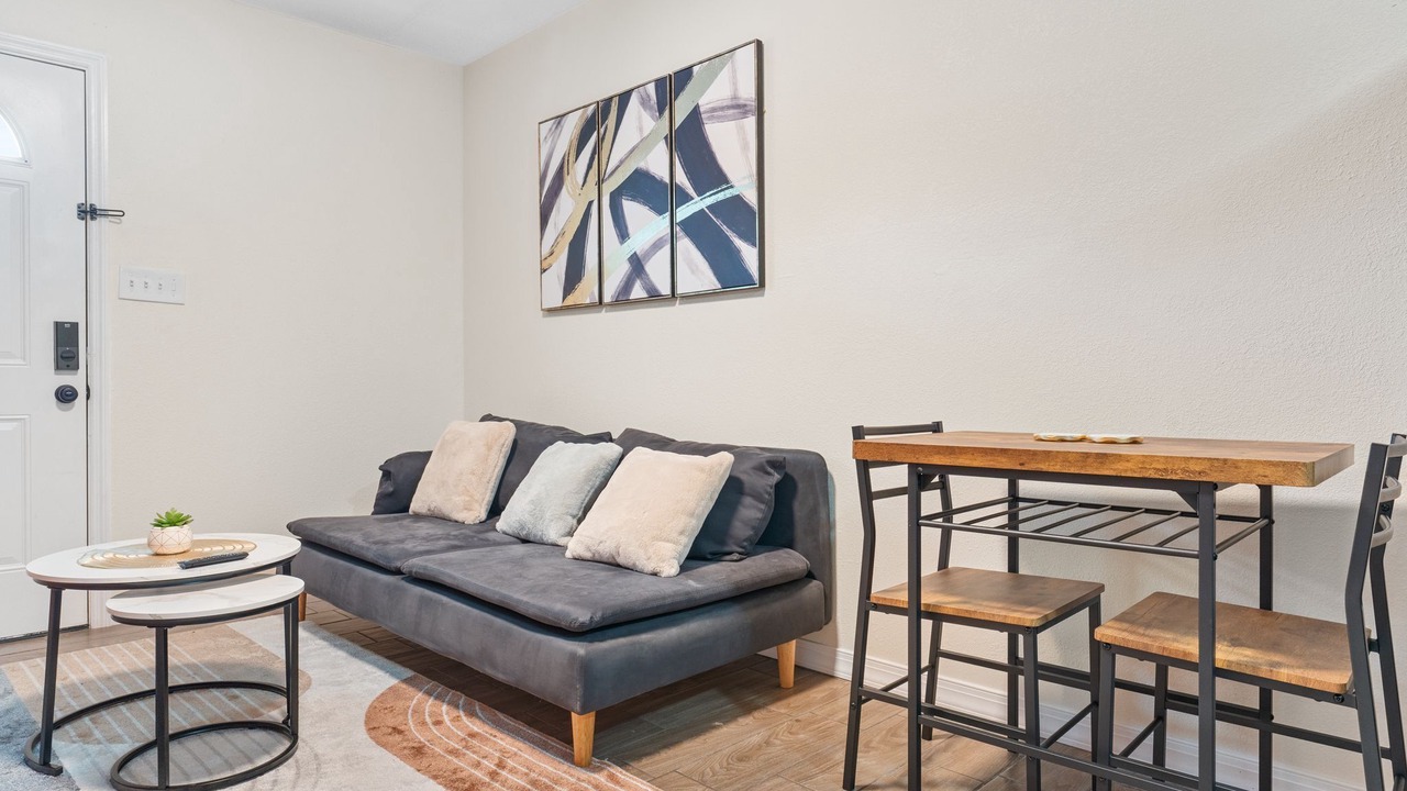 Photo of Livingroom in East Tampa
