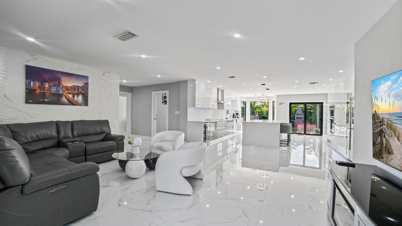Photo of Livingroom in Ludlam