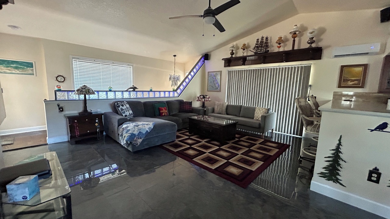 Photo of Livingroom in Ozona