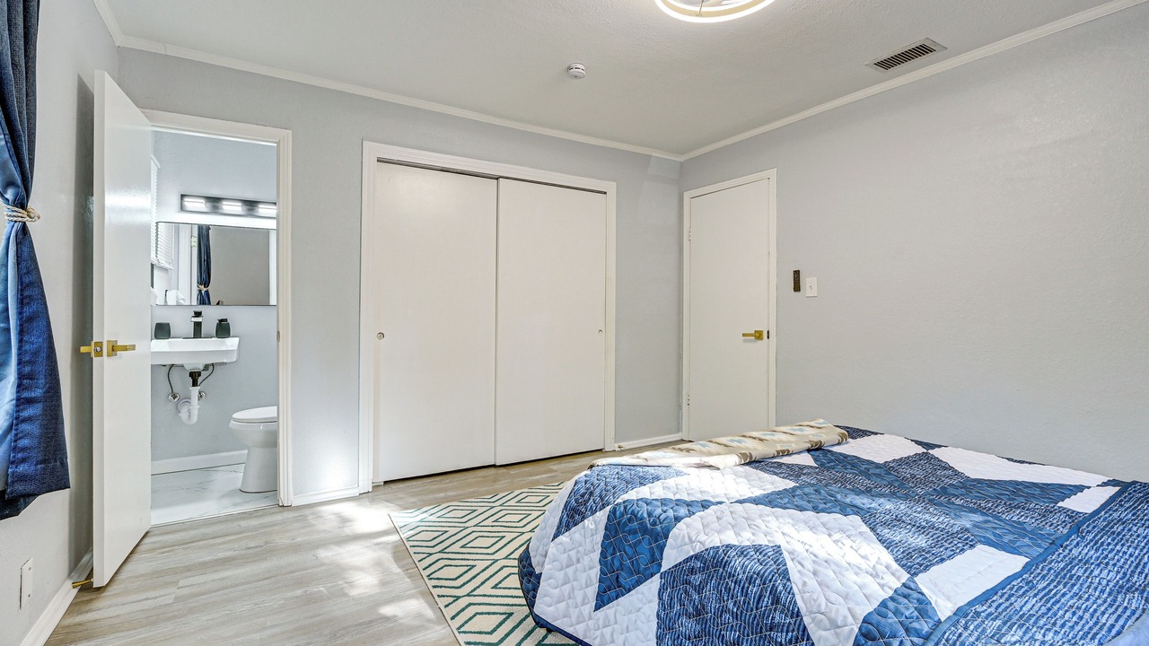 Photo of Bedroom in Bearss Plaza