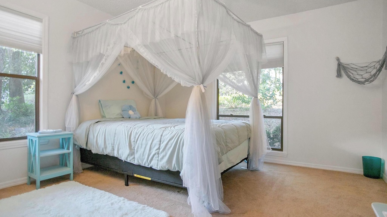 Photo of Bedroom in Country Club Estates