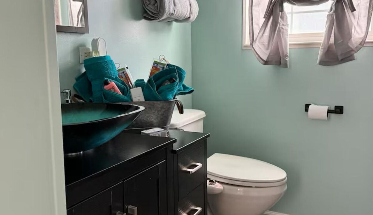 Photo of Bathroom in Bayshore Gardens