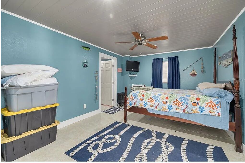 Photo of Bedroom in Weeki Wachee Gardens