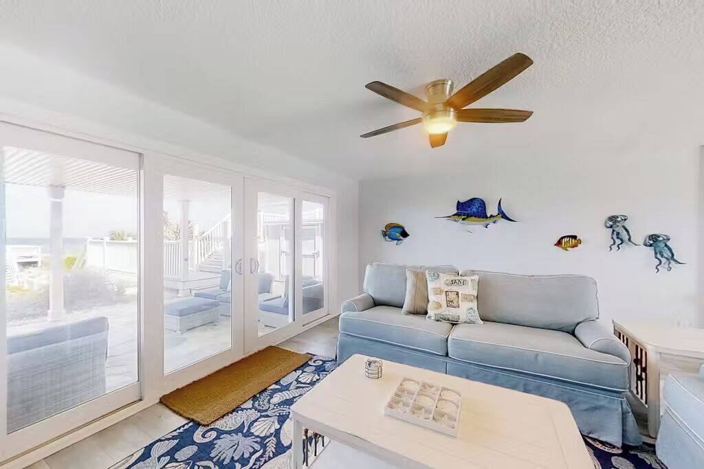 Photo of Livingroom in Crescent Beach