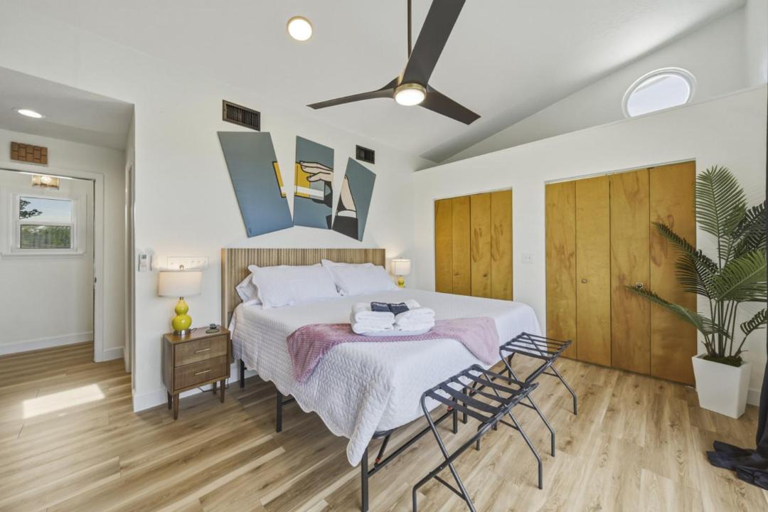 Photo of Bedroom in Bayshore Gardens