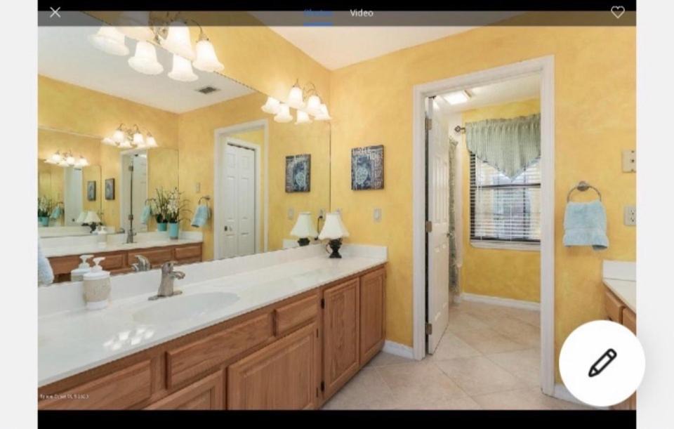 Photo of Bathroom in Tropic