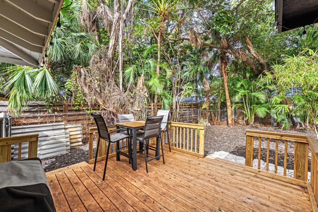 Photo of Patio Balcony in South Poinsettia