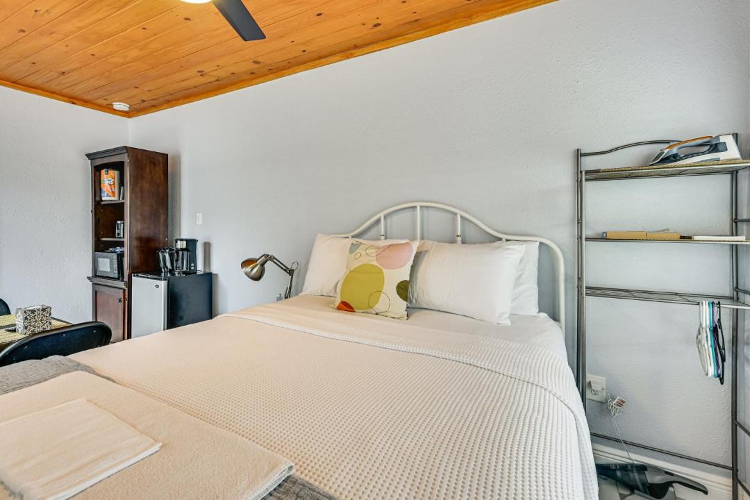 Photo of Bedroom in Carver City - Lincoln Gardens