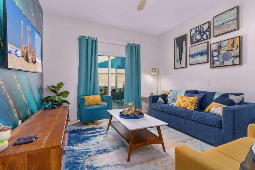 Photo of Livingroom in North Hyde Park
