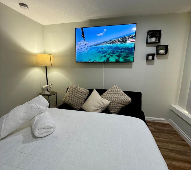 Photo of Bedroom in Bayshore Gardens