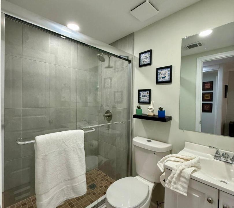 Photo of Bathroom in Bayshore Gardens