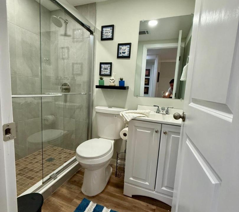 Photo of Bathroom in Bayshore Gardens