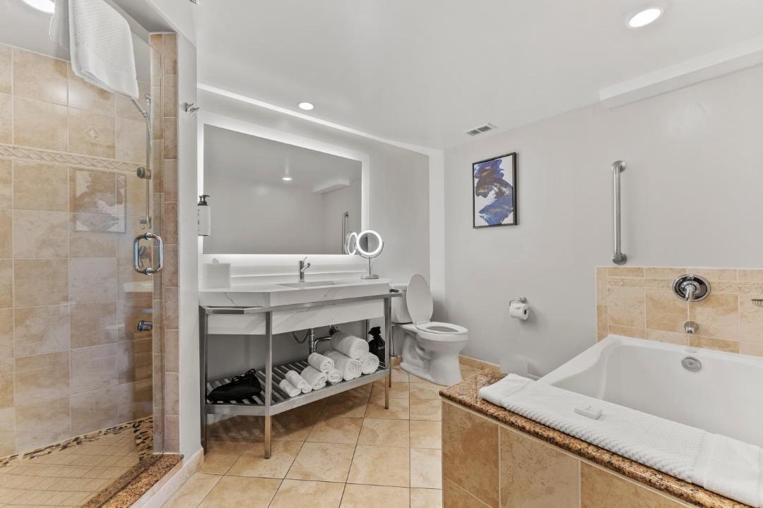Photo of Bathroom in Lake Dot