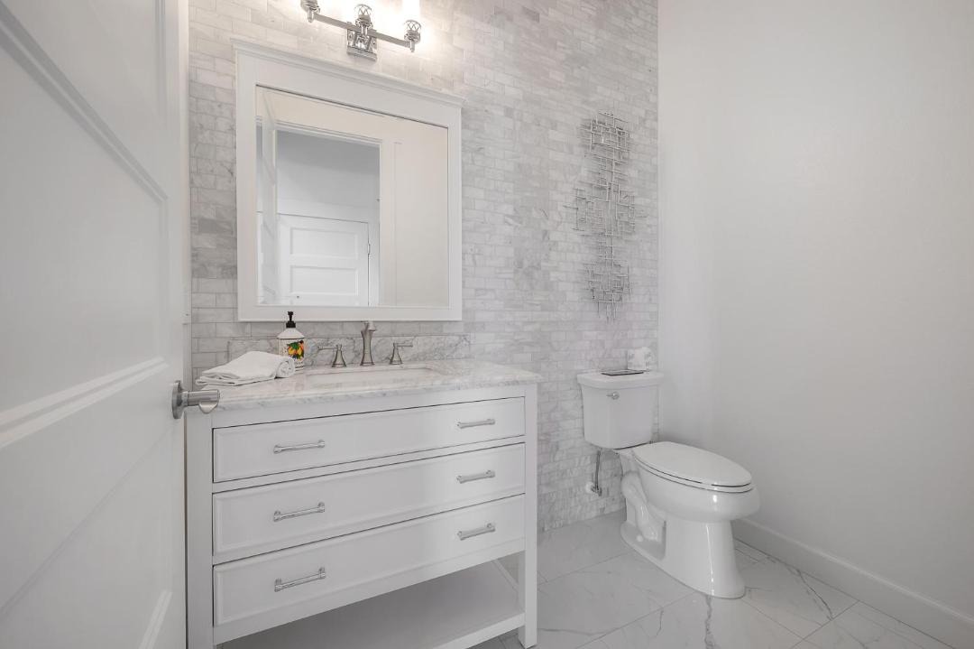 Photo of Bathroom in Port Tampa City