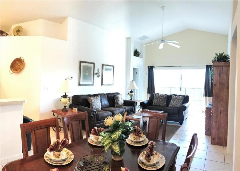 Photo of Livingroom in Four Corners
