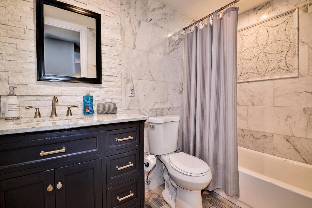 Photo of Bathroom in Island Estate