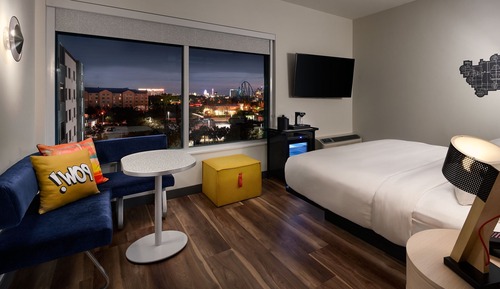 Room, 1 King Bed, Pool View (Hearing Accessible)
