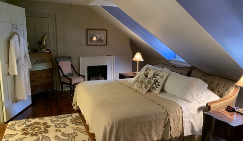 Suite, 1 King Bed, City View
