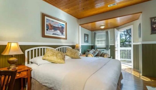 Lodge Room with Balcony