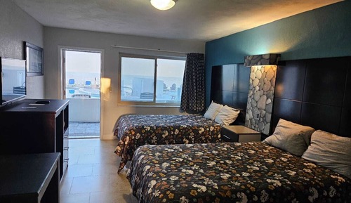 Oceanfront Double with Kitchenette, and Balcony or Patio
