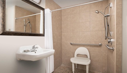Room, 2 Queen Beds, Accessible, Non Smoking (Roll-in Shower)
