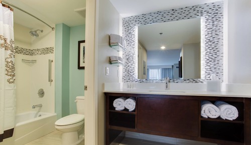Suite, 2 Bedrooms, Partial Ocean View (Mobility/Hearing Access, Roll-in Shwr)