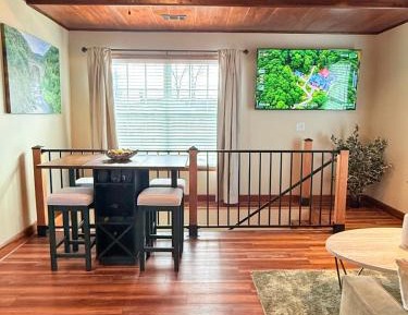 One-Bedroom Deluxe Apartment