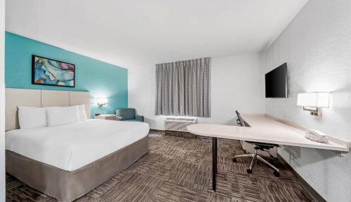 Queen Room with Roll-In Shower - Accessible/Non-Smoking