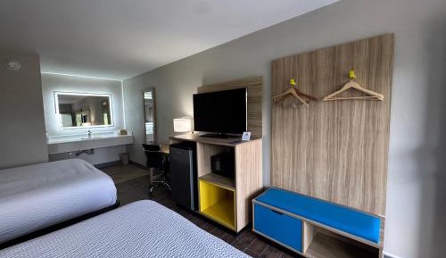 Queen Room with Two Queen Beds - Non-Smoking