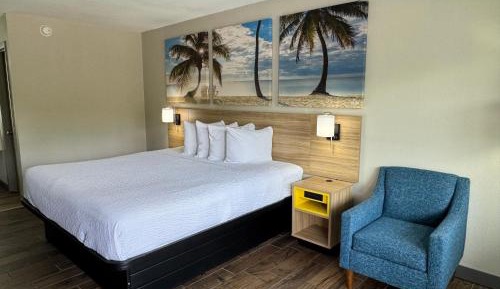 Deluxe King Room - Non-Smoking