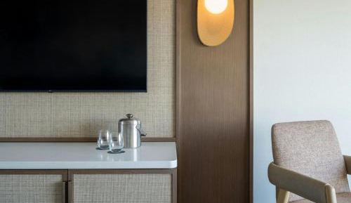 Deluxe Guest Room, 1 King Bed, Water View, Top Floor