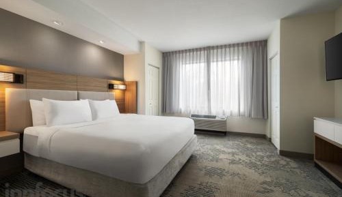 King Suite with Roll-In Shower and Trundle Sofa - Mobility Access/Hearing Accessible