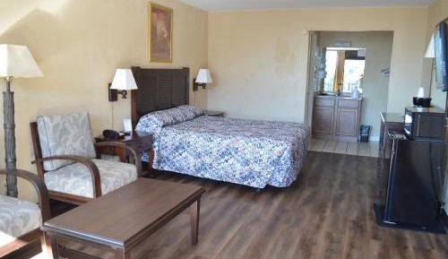 Standard Queen Room