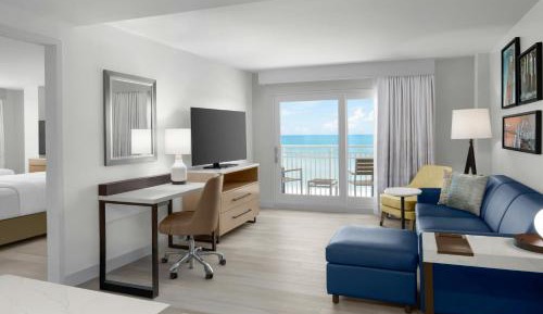One-Bedroom King Suite with Spa Bath