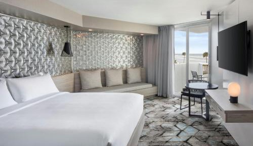 King Room with Ocean View - Hearing Accessible