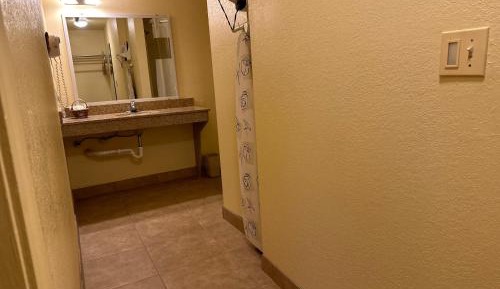 Deluxe Queen Suite