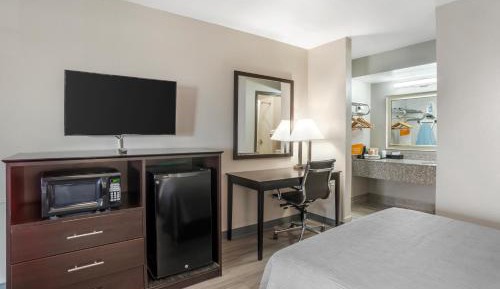 Queen Room with Two Queen Beds - Non-Smoking 