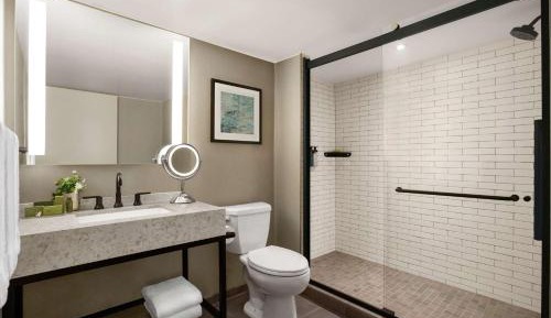 King Suite with Pool View