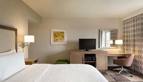 King Room with King Bed - Non-Smoking