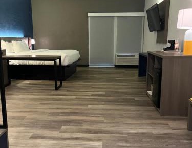 King Suite - Accessible/Non-Smoking