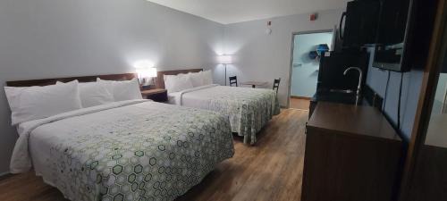  Studio Room with Two Queen Beds Non-Smoking