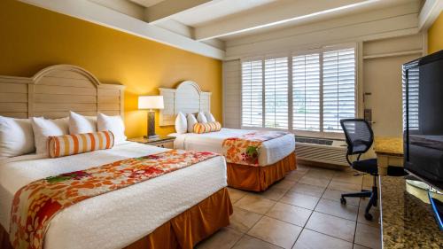 Queen Suite with Two Queen Beds, Balcony and Wet Bar - Non-Smoking