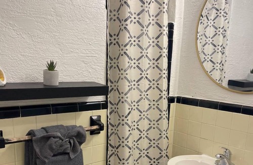 Holly Hill House | Beautifully staged this bungalow style short term rental is perfect for you