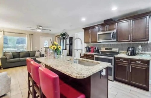 Campbell House | Gated Residence near Disney w/hot tub- Boats & RV' are welcome